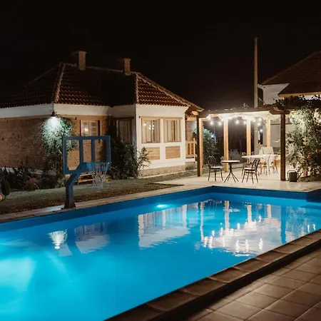 Uzivancija Villa *